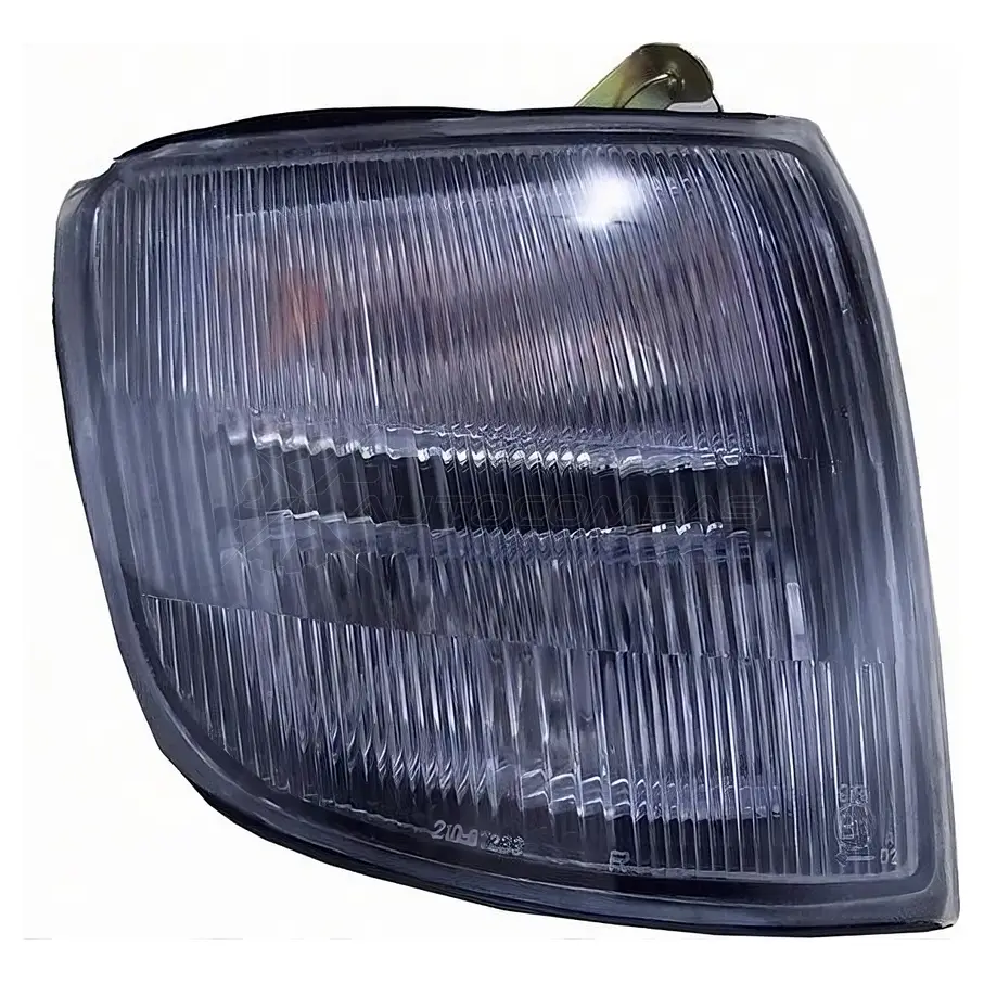 Габарит MITSUBISHI PAJERO 97-99 справа SAT F77L7 FZ 1422813074 ST2141556R