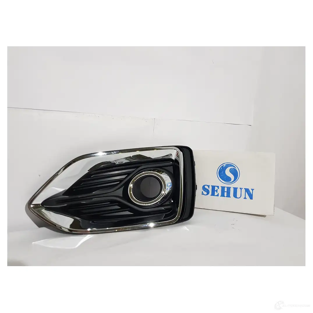 Рамка фары противотуманной правой SEHUN 1438174938 1RJW S SHP000033