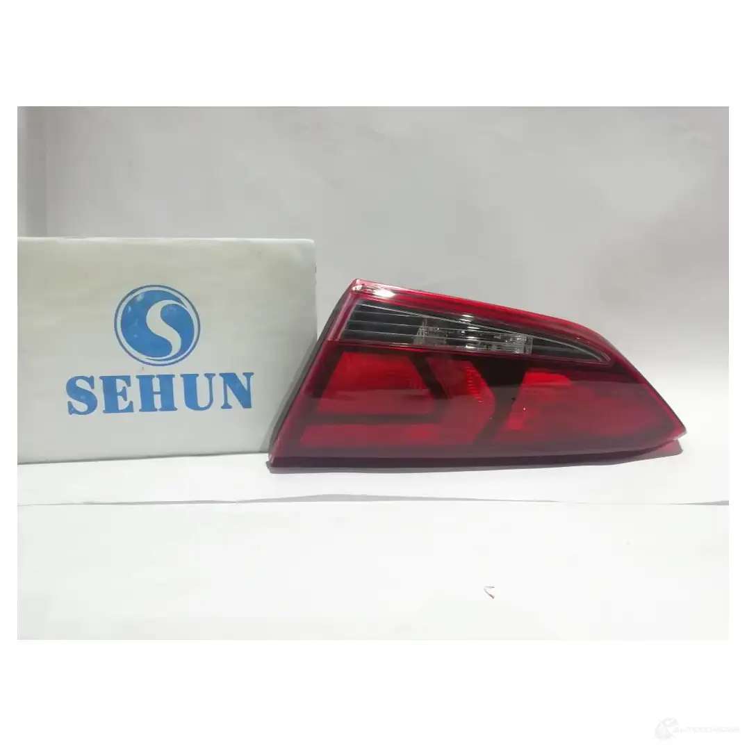 Фонарь задний внутренний правый SEHUN SHP000076 8L 3IT 1438175245 - Изображение 1