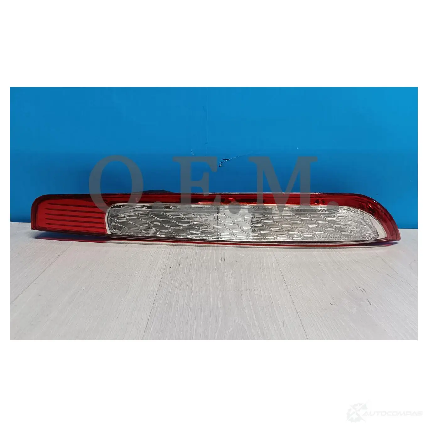 Фонарь правый Ford Focus 2 хэтчбек, 2008-2011 O.E.M. 1440005855 OEM0077FONR XGU1 W изображение 0