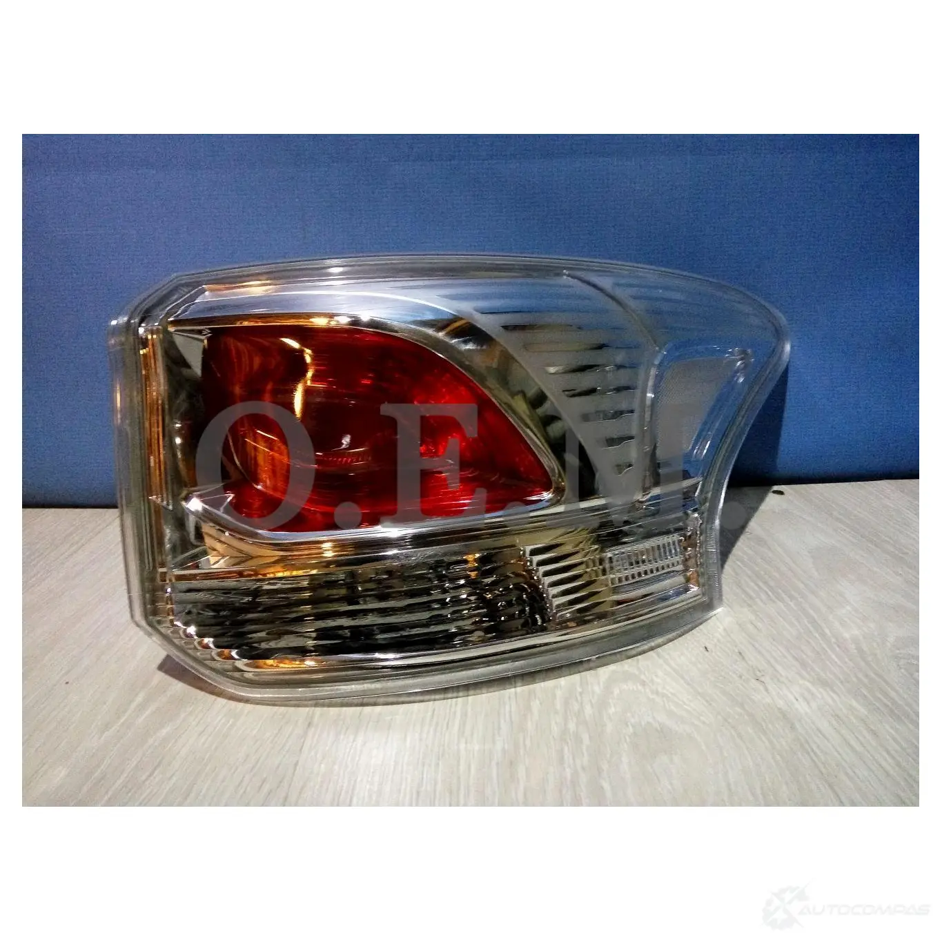 Фонарь правый Mitsubishi Outlander 3 2012-2014 O.E.M. 1440008557 QC E7HR5 OEM0028FONR