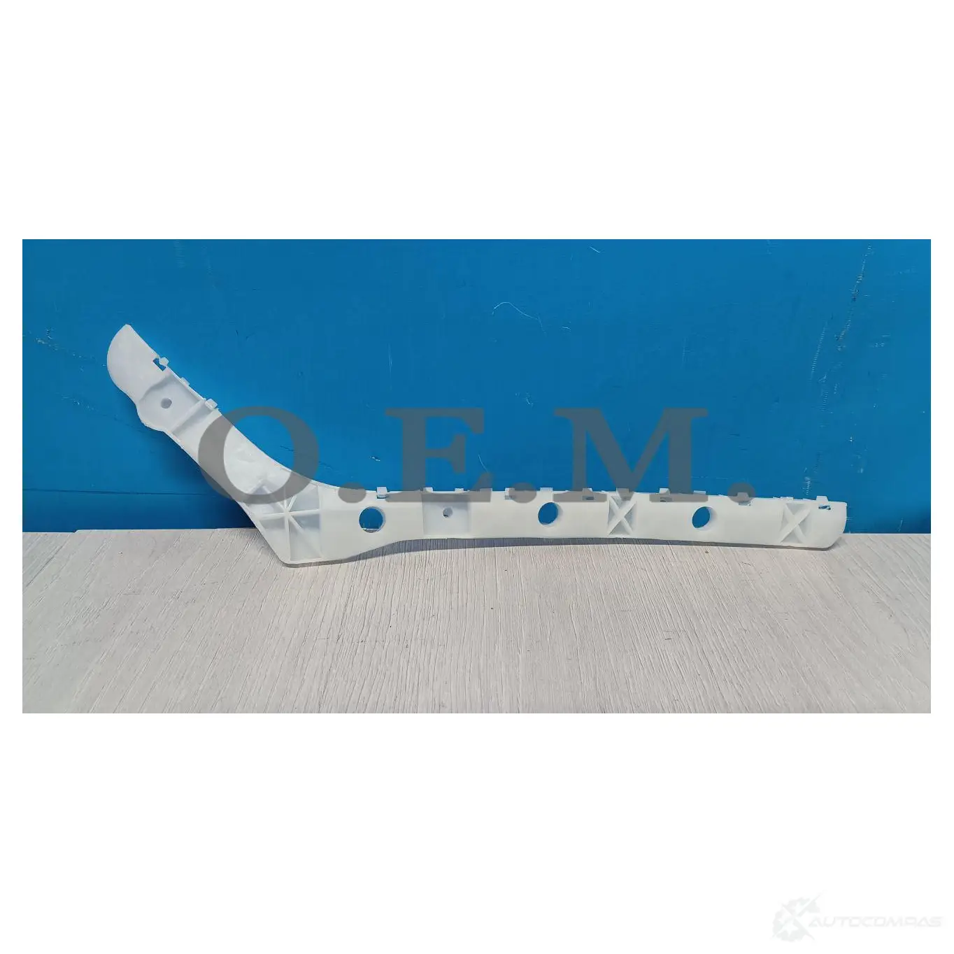 Кронштейн бампера заднего правый Nissan Almera G15 (2012-нв) O.E.M. OEM0100KBZR MJN KZSN 1440008755