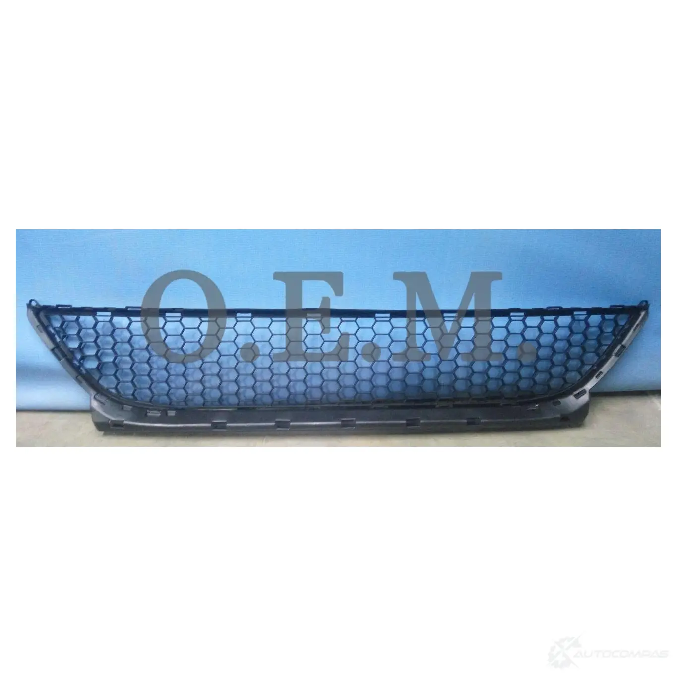 Решетка в бампер нижняя Renault Logan 1 2009-2014 O.E.M. KE2J2F L 1440008877 OEM3685