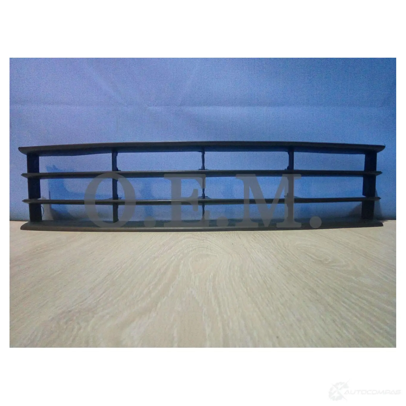 Решетка в бампер нижняя Skoda Octavia 2 A5 2008-2013 O.E.M. 1440009375 KR5U8X J OEM3610