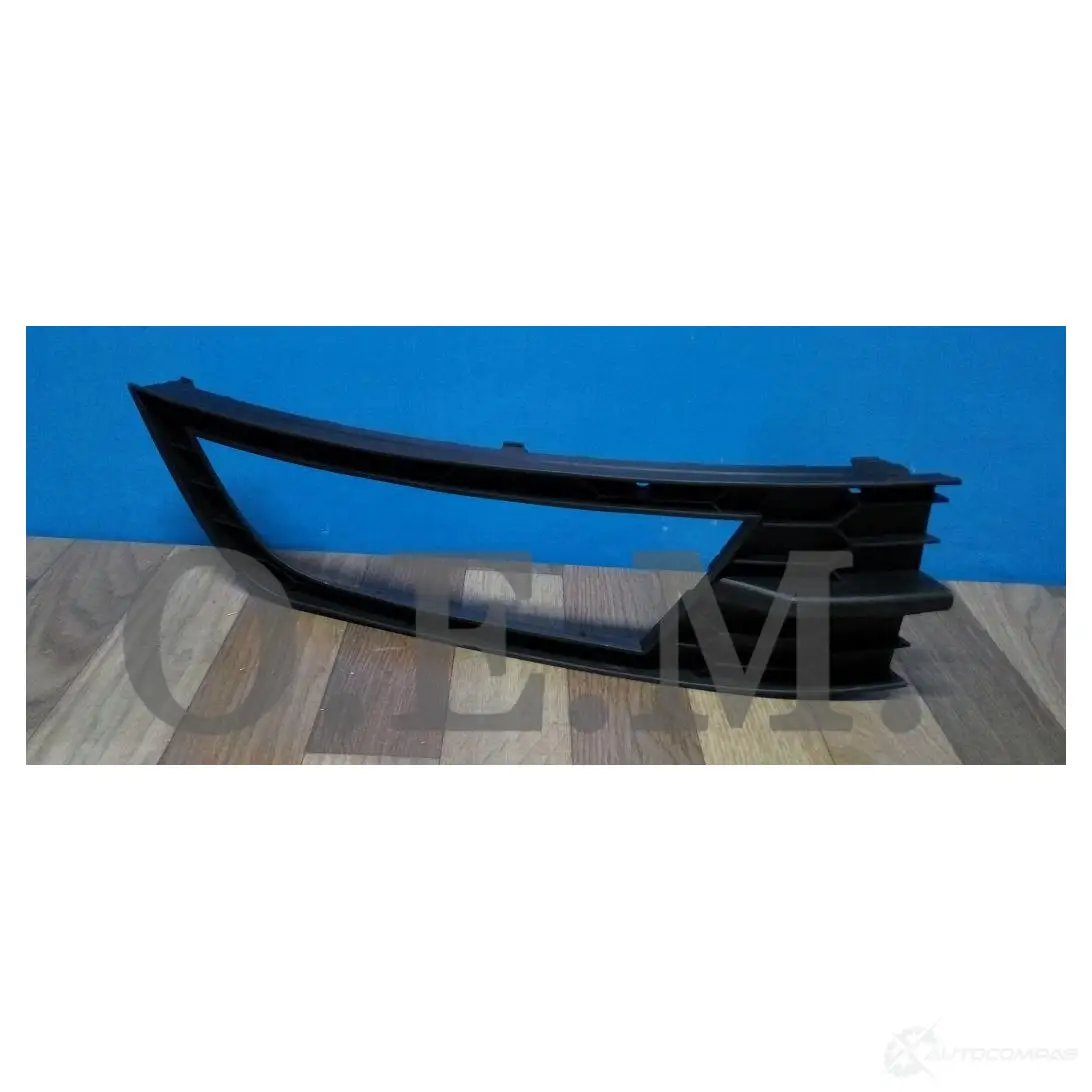 Окантовка противотуманной фары правая Skoda Octavia 3 A7 2013-2017 O.E.M. 1440009610 OEM1467R L4 LY9